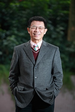 潘維大校長照片